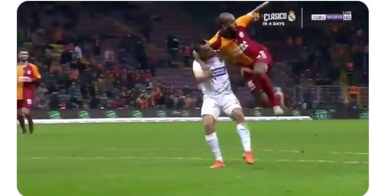 Dakika 87... 2-0 öndesin süper ligin belki de en kötü golcusune neden bu hareketi yaparsin?