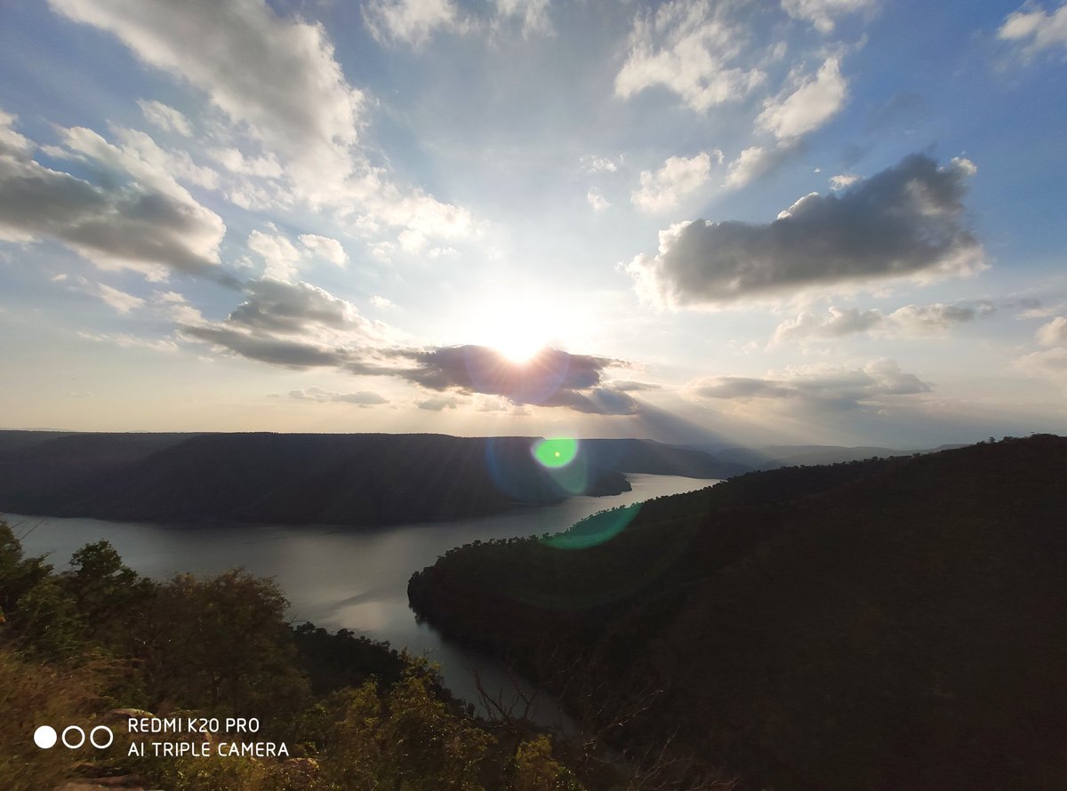 krishntj's tweet image. These beautiful sceneries captured on Redmi K20 Pro. #redmik20pro #wideanglecamera #photography #naturephotography #sunflare