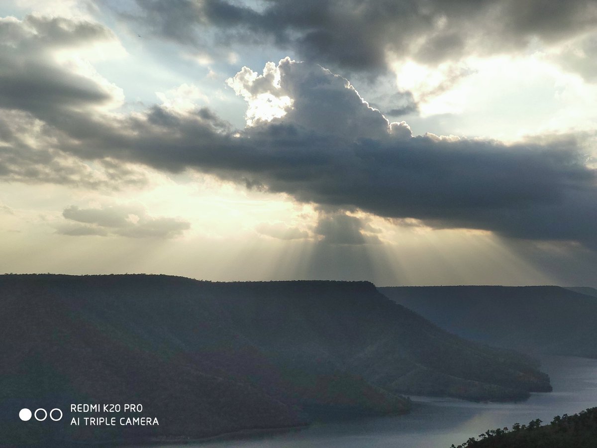 krishntj's tweet image. These beautiful sceneries captured on Redmi K20 Pro. #redmik20pro #wideanglecamera #photography #naturephotography #sunflare