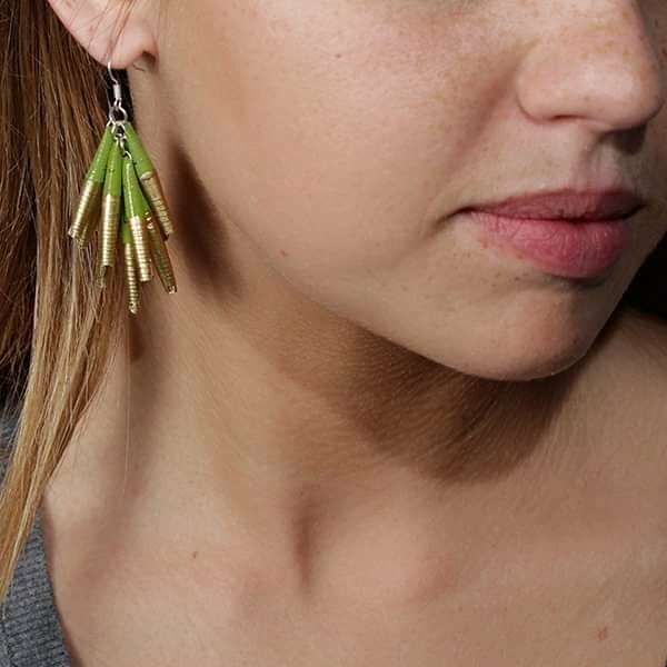 Ithembadesign's tweet photo. 🎄 Idée cadeau n°14 🎄

Pour toutes les écolos girly offrez nos boucles d'oreilles en papier de magazines recyclé!
Déclinées en différentes formes et couleur à découvrir en showroom et sur notre site internet ⬇️ https://t.co/kxfc4XvFis

#papier #paper… https://t.co/PJSVn8gBA1 https://t.co/WVKEVkUwHM