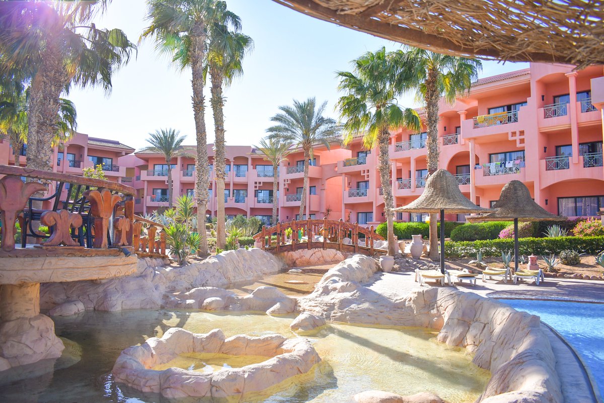 ParrotelAqua's tweet photo. Beauty Is Calling You Come &amp; Join Us 🌞☀️🌹🌹
#ParrotelAquaParkResort
#MerryChristmas
https://t.co/ytbaAkkpFL https://t.co/FGPoGttthG