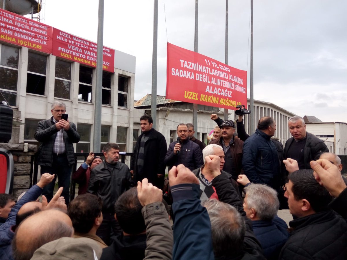 Real Direnişçileri Uzel Makina İşçileriyle Sınıf Dayanışmasını sürdürüyor. Yaşasın Sınıf Dayanışması. 
#uzelişçilerikazanacak  #realişçilerikazanacak #makroişçilerikazanacak