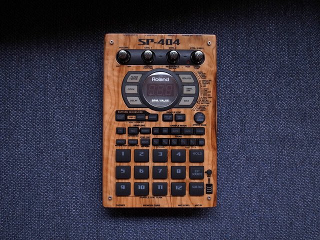 ghostinmpc's tweet photo. SP-404 “olive” https://t.co/s0JPdhA8M0 #ghostinmpc #roland #sp404 https://t.co/nu4ZhtAUYI