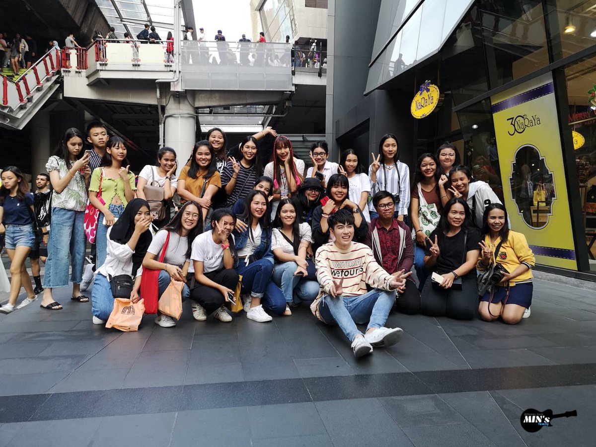 Minthtps_Family's tweet photo. ขอบคุณที่มาหามินกันนะคะ เลิฟ เลิฟ 💓เจอกันงานหน้านะฮับ 😘

@minthitipat 

#MINthitipat #SiamMusicFest2019xMINthitipat 
#SiamMusicFest2019 #CokeSiamMusic #โค้กเปลี่ยนสยามเป็นเทศกาลดนตรีทุบสถิติโลก #CokeTH #NYLONThailand https://t.co/pFWSk7XoXl