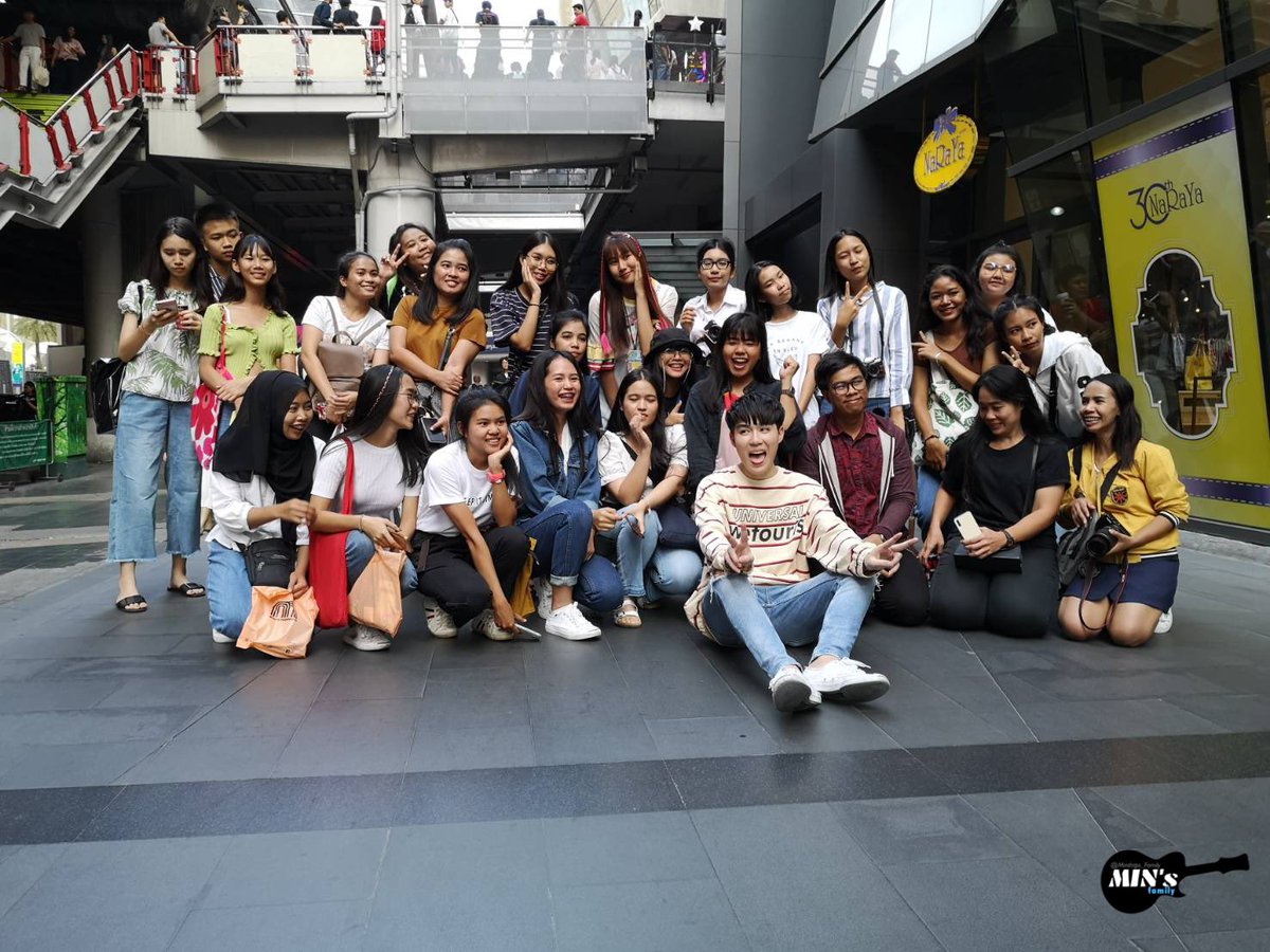 Minthtps_Family's tweet photo. ขอบคุณที่มาหามินกันนะคะ เลิฟ เลิฟ 💓เจอกันงานหน้านะฮับ 😘

@minthitipat 

#MINthitipat #SiamMusicFest2019xMINthitipat 
#SiamMusicFest2019 #CokeSiamMusic #โค้กเปลี่ยนสยามเป็นเทศกาลดนตรีทุบสถิติโลก #CokeTH #NYLONThailand https://t.co/pFWSk7XoXl
