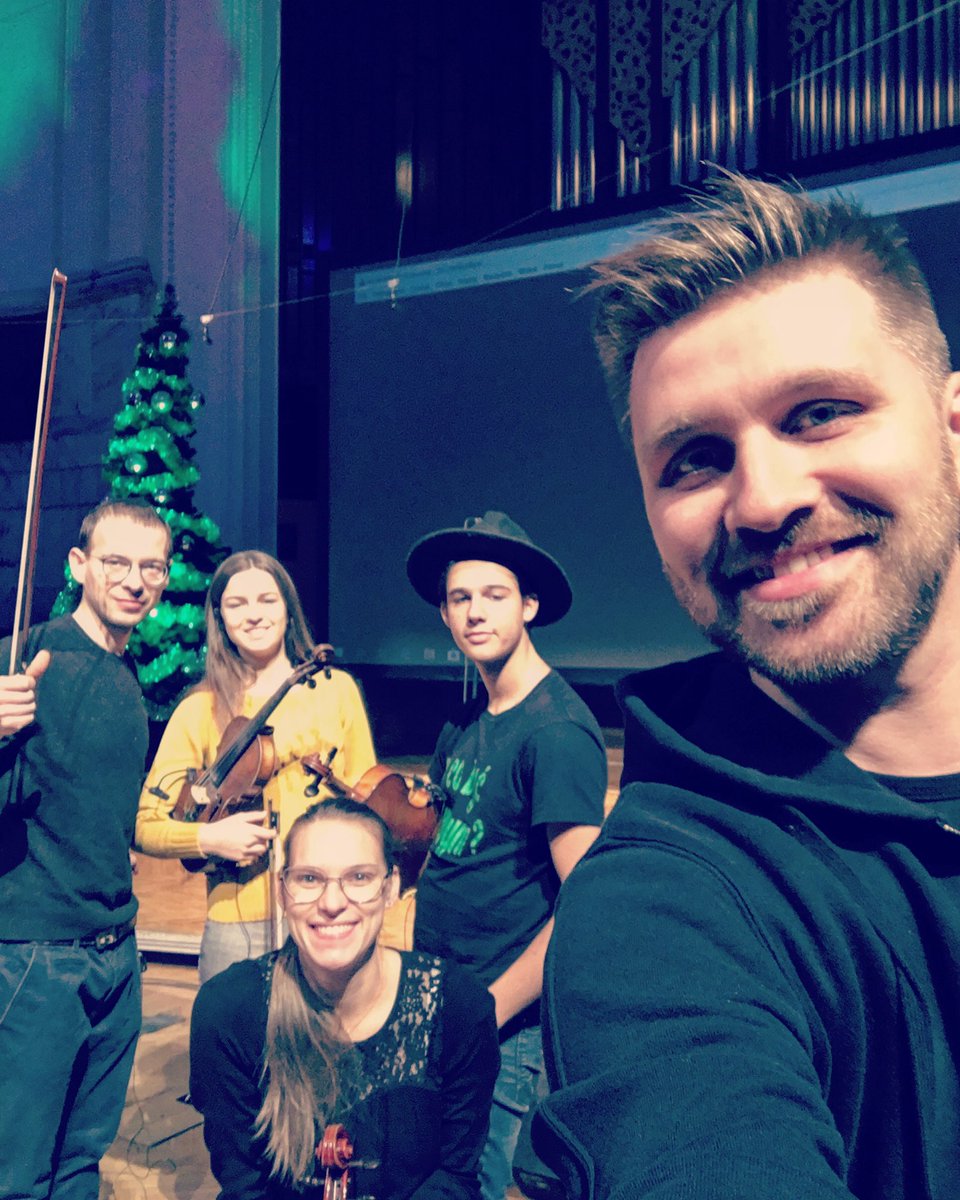 popieronie's tweet photo. Dzisiaj w Filharmonii Narodowej w Warszawie zaprezentujemy trochę naszej, góralskiej kultury i dźwięków 🎶

Dobrej niedzieli 😉
#kapelapopieronie

#popieronie #folk #beskidy #beskidzywieckinaszamuza #filharmonianarodowa #swieta #koledy #pastoralki #bozenarodzenie #warszawa https://t.co/10emHwA0Ov