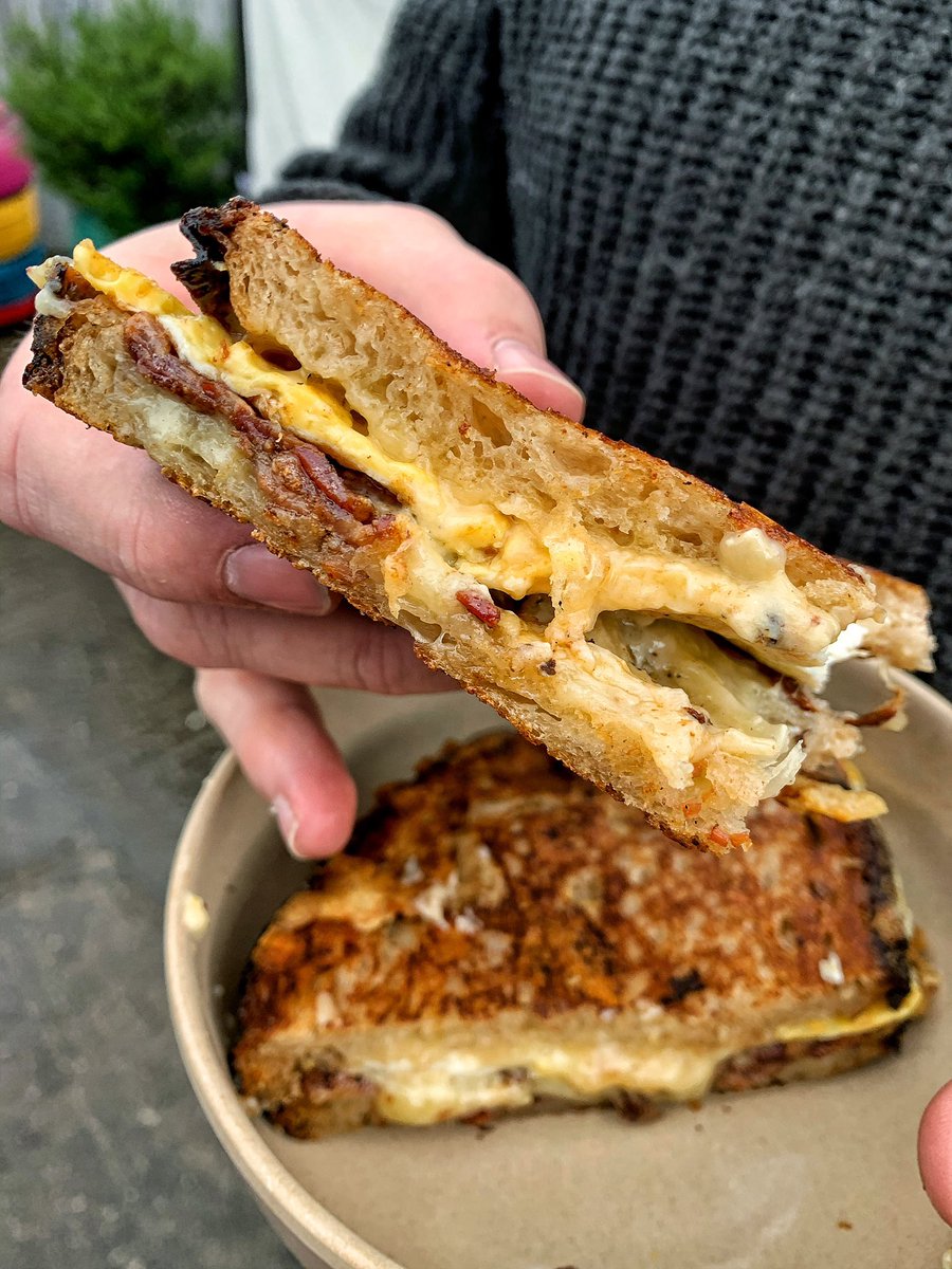 Sunday morning mooch around the <a href="/TFSundayMarket/">TobaccoFactoryMarket</a> 🥰 So many lovely craft stalls, plus delicious food &amp; drink! Had to stop for a <a href="/ForMiceAndMen/">formiceandmen</a>, obviously 😍
