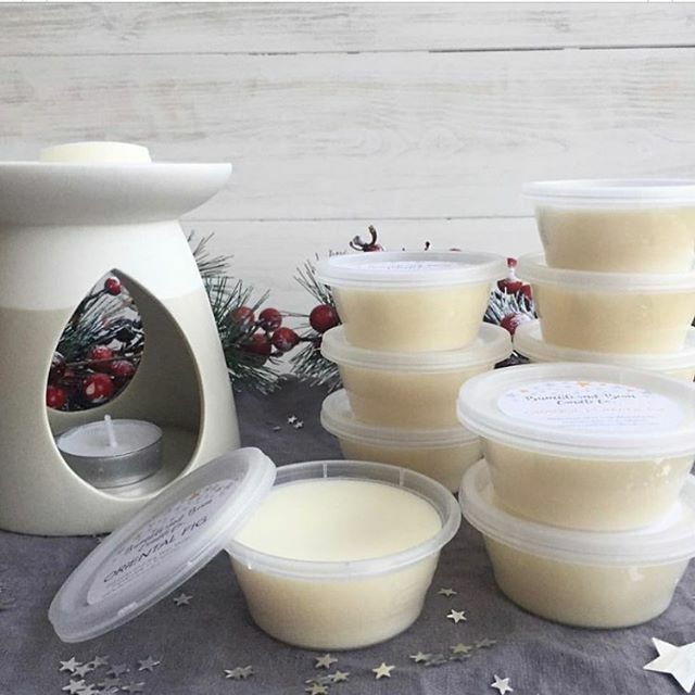 Grey and white wax warmer with one large wax melt pot (use 1/4 at a time) in an organza gift bag. Available for £12 from my Etsy shop, @canterbury_makers Christmas Hut which is opposite Menkind in Canterbury, <a href="/madeinashford/">dean reeves</a> shop which is in @parkmallashf… ift.tt/38FR9Mw