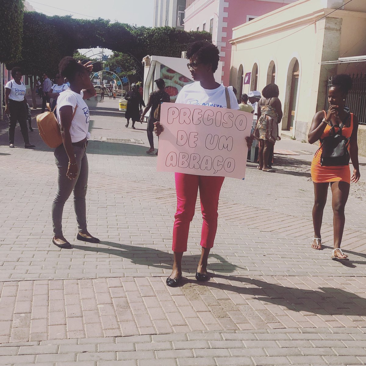 wakamecomu's tweet photo. Gran encanto en las calles de #Plateau en #Praia en #CaboVerde #compol #compol19 #work #Precisodeumabraço https://t.co/MpQY0GYAWt