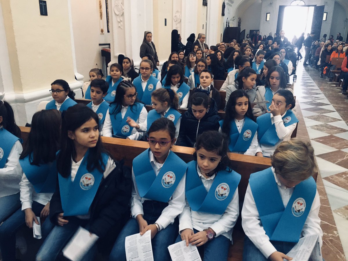 ColegiodelaVictoria Twitterissä: "Comienzo del #encuentrodecoros en el colegio Inmaculada Concepción de #PalmadelRio https://t.co/VydKzZT16Z" / Twitter
