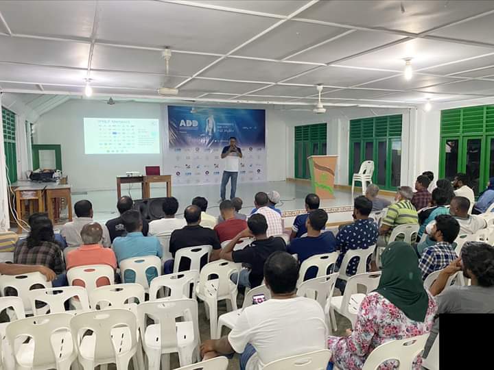 ADDhiffushi's tweet photo. Information session organized w/ help of International Pole and Line Foundation ( @IPNLF) &amp; Leynaaru Maldives to provide information for the fishermen of Dhiffushi.

Dhiffushi School / 12th Dec, '19

#ADDawares #ADDNGO #ADDmv #ADD #ADDhiffushi #Dhiffushi #Maldives @DhiMasverin https://t.co/G4gDAarElJ