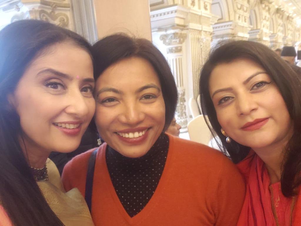 With friends who are strong women @ShresthaSubina #drJyoti at parents #goldenanniversary