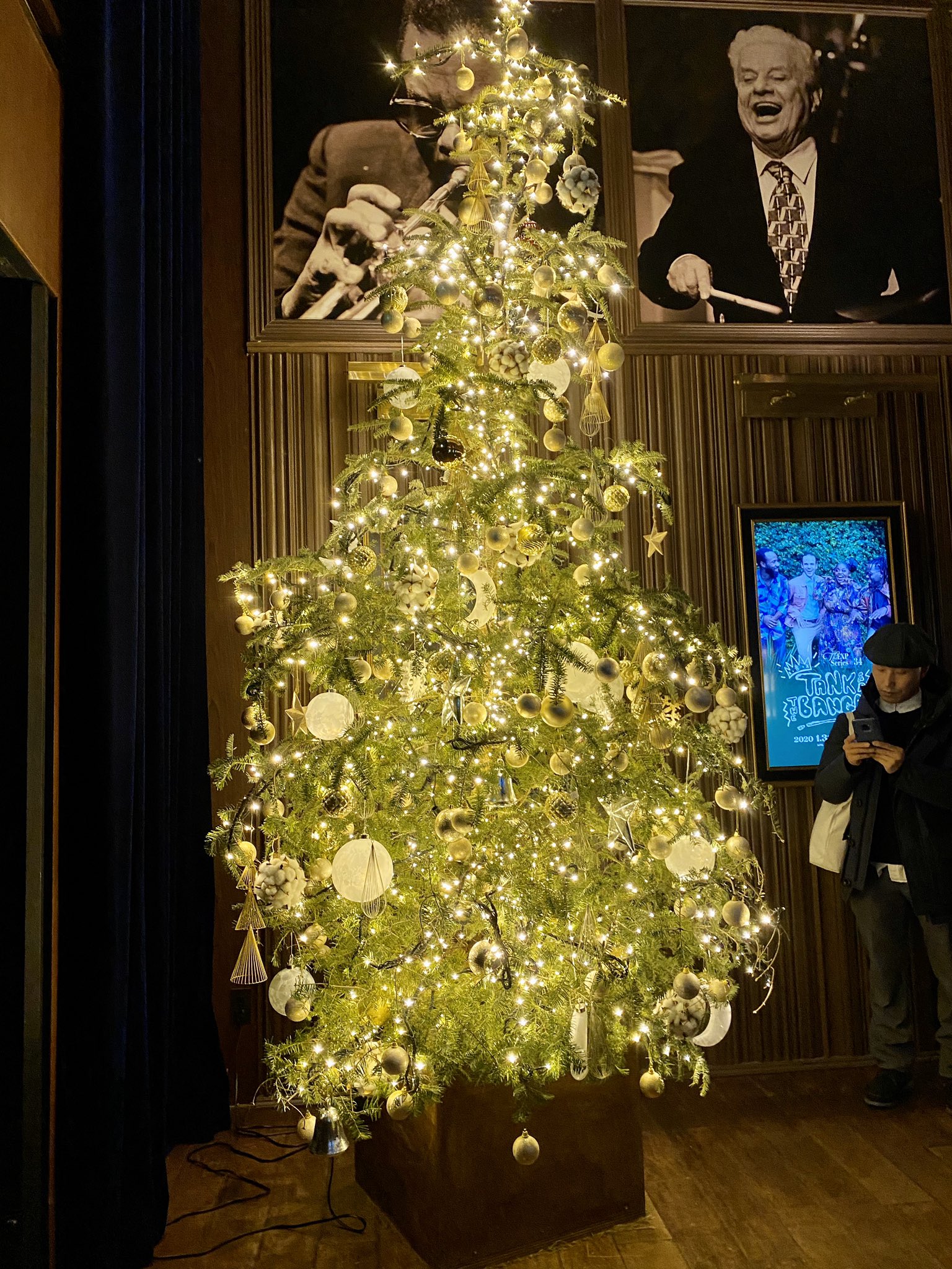 تويتر Hidebusa على تويتر 今日はブルーノート東京インコグニート40周年公演 入口はクリスマスモードです インコグニート ブルーノート東京 T Co 3crgk23yei