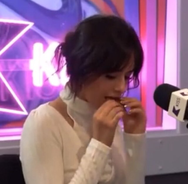 contentlmj's tweet photo. new content of camila eating is just what my heart needed https://t.co/QRVjuWYgXs