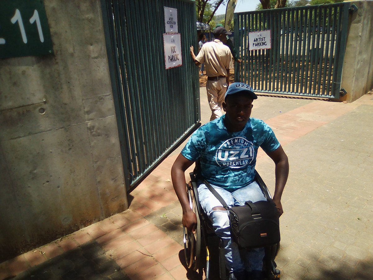 007Gagash's tweet photo. I'm at gate 11 and security refuse me to enter @casspernyovest why are you charging disabled people? Your security refuse me to see you please help #FillUpRoyalBafokengStadium https://t.co/eMx7bcOYK4