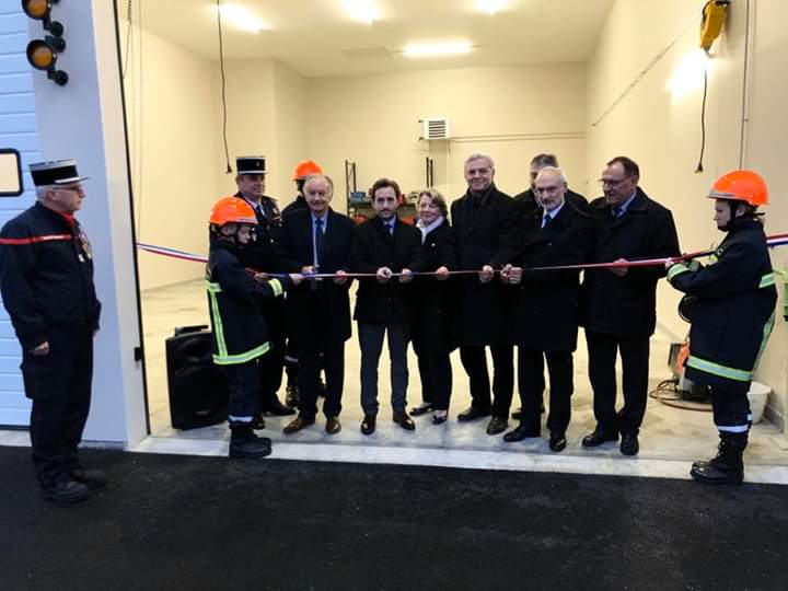SergeBrasseur52's tweet photo. Remise du FPT au CIS de Froncles. Un grand merci a RAYMOND, qui durant tous les travaux du centre de secours a sorti et rentré chaque jour les engins pour permettre aux entreprises de travailler. Merci aussi pour ton café chaud aux réunions de chantier! UN EXEMPLE A SUIVRE... https://t.co/xaIeGSbhfR