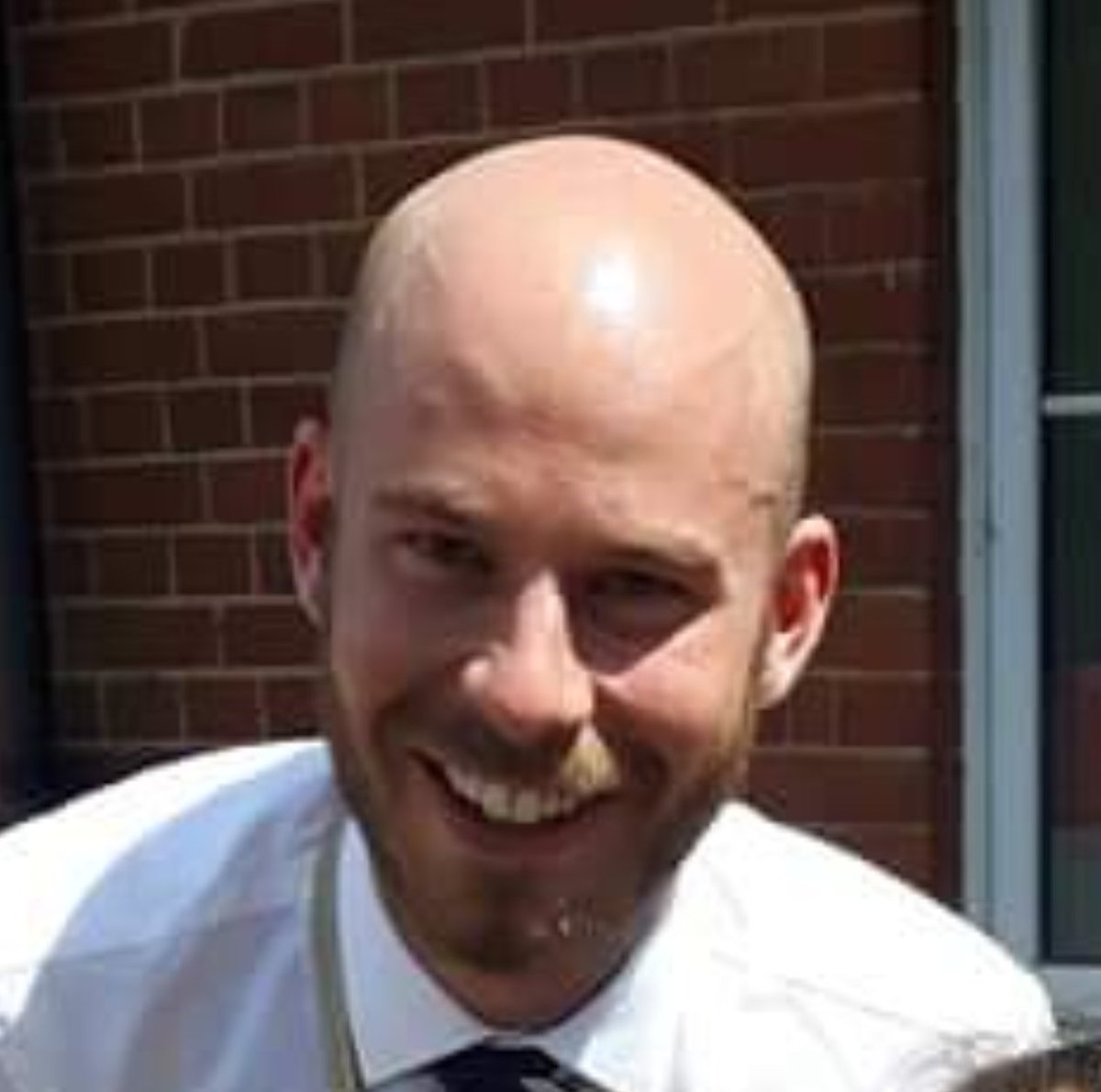 Parold's tweet image. I'm convinced my daughter's old teacher, Mr Smart, is @jamessmurray's  long lost brother... @SalVulcano @BQQuinn @Joe_Gatto @truTVjokers