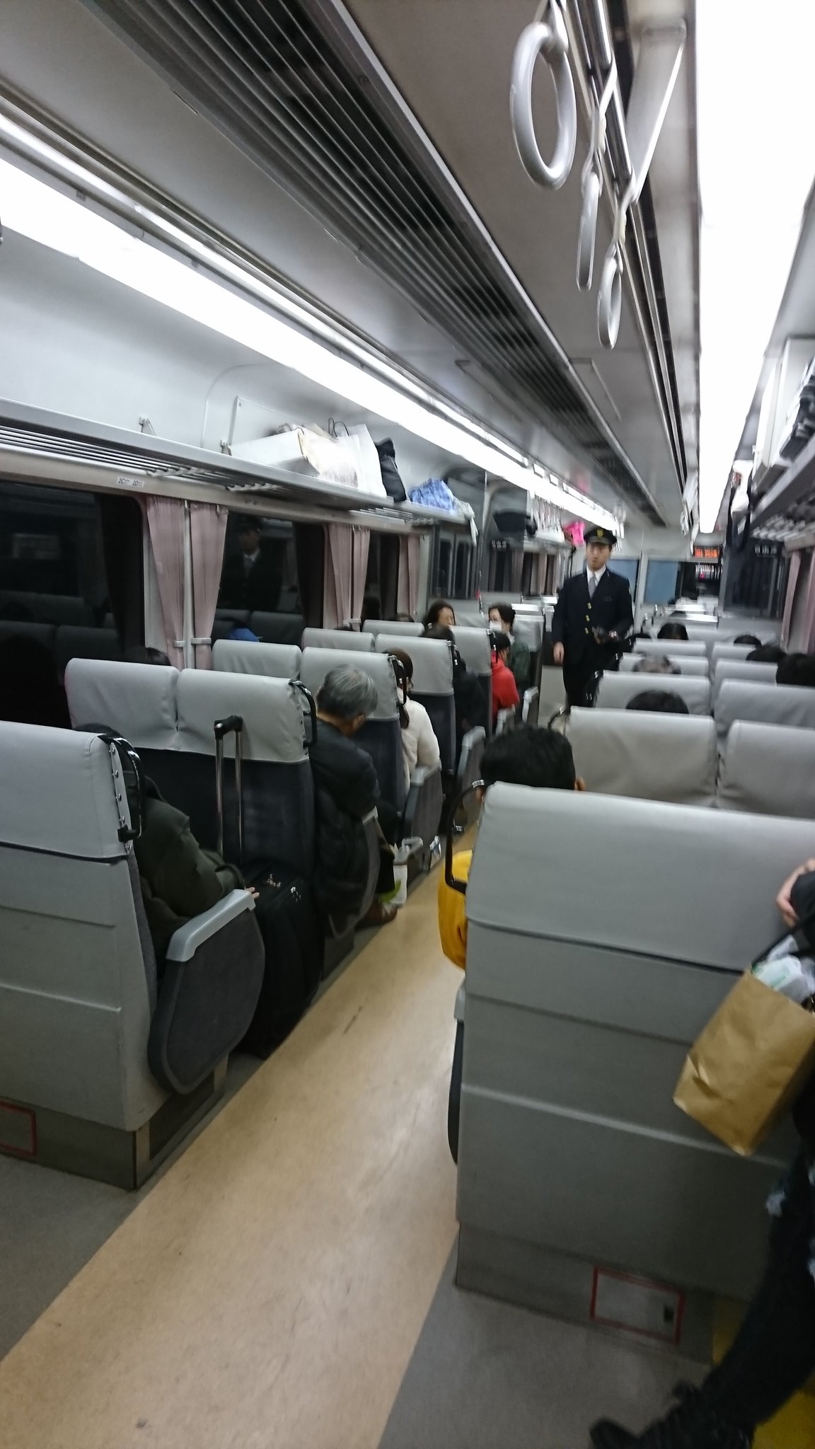 広瀬 隆之 津からjrの快速みえで名古屋へ 名古屋 津1時間 近鉄特急と所要時間同じで半額 指定席も概ね埋まる 伊勢鉄道内で車掌の車内改札無し 18きっぷシーズンしかやらないのか 四日市方面 津 松阪方面の往来が少ないからか 愛知県内の運転停車多
