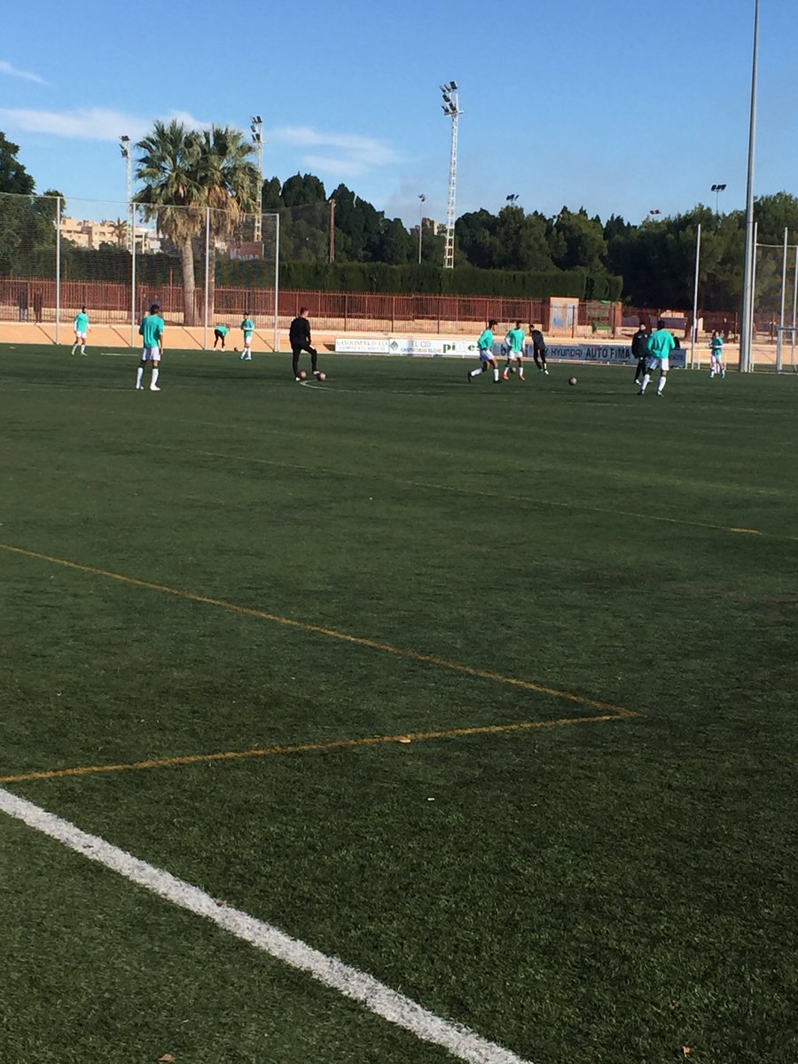 En Ciudad Deportiva de Elche. Viendo juvenilA <a href="/elchecfoficial/">🌴</a> vs <a href="/LevanteUD/">Levante UD</a> con capitana <a href="/RafaRoldan13/">Rafa Roldan</a> <a href="/9rodrimc1/">9rodrimc</a> #Andres <a href="/rgfootball_web/">ℝ𝔾𝔽𝕠𝕠𝕥𝕓𝕒𝕝𝕝</a> #RGplayers #CanteraRG #DHgrupo7
