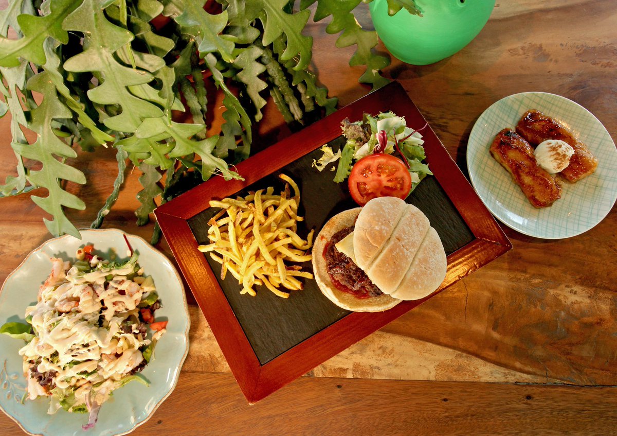 CalaBandida's tweet photo. … ahí lo dejamos, ¡no decimos más!
// 🍽☀️
… let’s leave it at that, we’re not saying any more!
.
#cbmood #cbtime #bestrestaurant #dishestochoose #foodlife #foodstyle #gastronomía #javea #javealifestyle  #menuoftheday #restaurant  #ViveLaVidaIntensamente #VividoresProfesionales https://t.co/PbTPGCTKJL