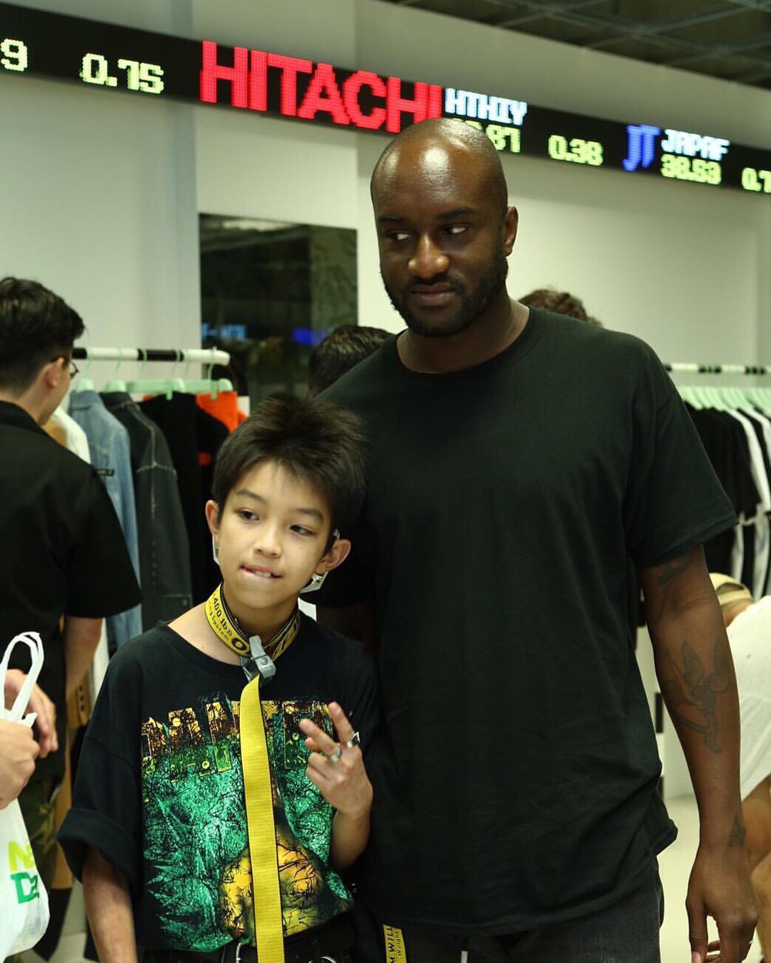 かず馬 Off Whiteのベルトを首に巻いたスタイルがヴァージルの目につきモデルデビューしたyoshi君と同じファッションセンスをもつユユマイカ T Co 62eyzmqexl Twitter