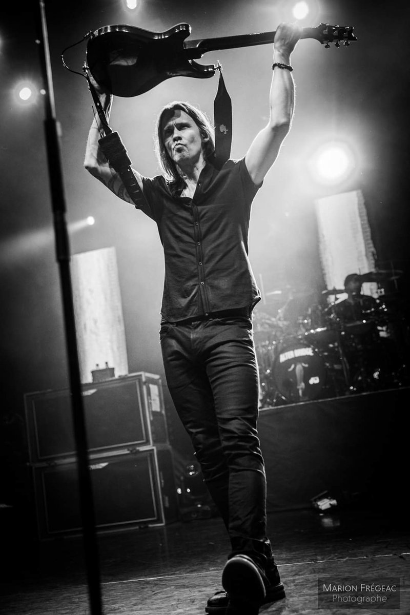 MKennedyBelgium's tweet photo. Beautiful @MylesKennedy at @OLYMPIAHALL - Paris 💖
December 9 , 2019 
© @MarionFregeac for @hardforce 
Full gallery &amp; review 
👇🏻👇🏻
https://t.co/nI8k3P09yY
#MylesKennedy #AlterBridge #WalkTheSkyTour #Paris #HardForce https://t.co/MN3J8gBcwQ