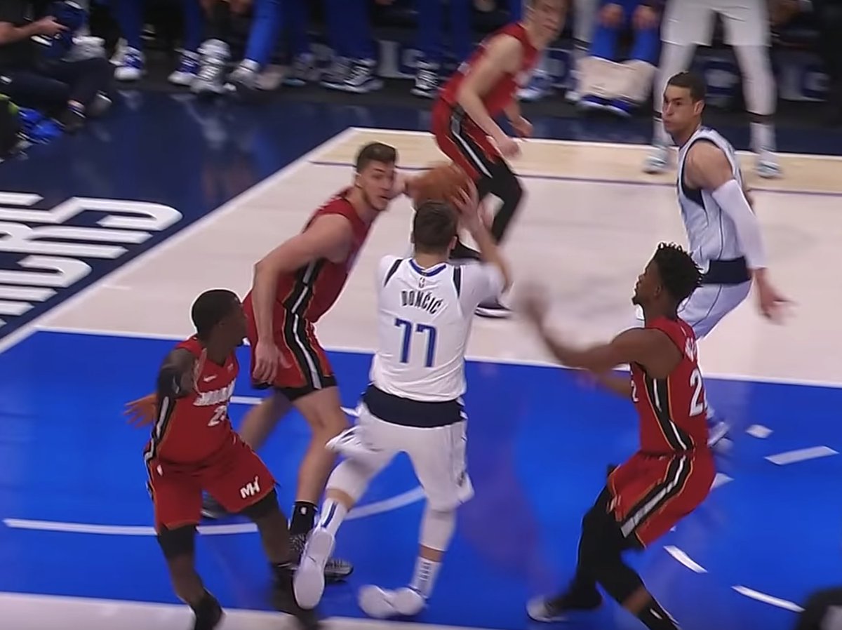 ClutchPoints's tweet image. Two years ago: Kristaps Porzingis felt his ankle &apos;touching the floor&apos;

Now: Luka Doncic suffered
...the same injury
...on the same ankle
...against the same team

The silver lining? Kristaps only missed 2 games. 🙏🏼