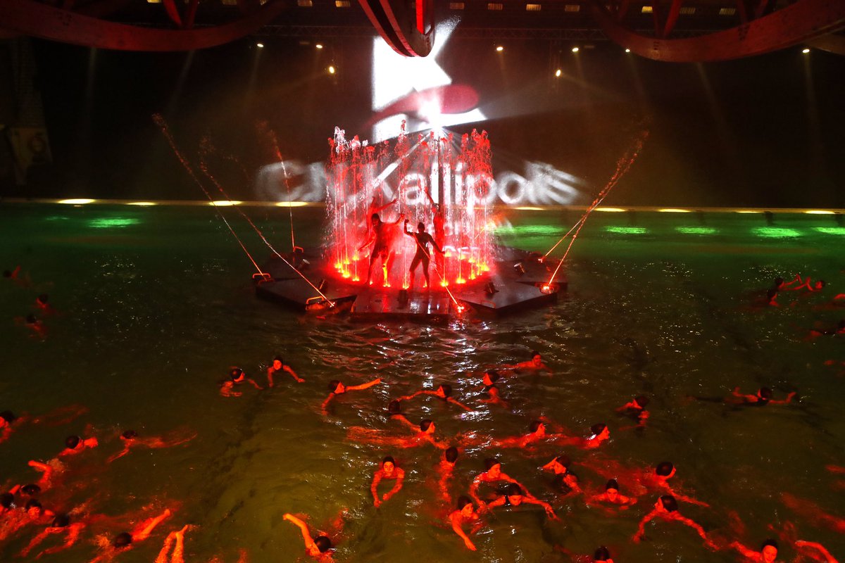 cnkallipolis's tweet photo. Nèbula✨ens ha fet somiar, ens ha fet ser Kalli més que mai.

Més de 250 nedadores i nedadors del club han format part d’aquest espectacle únic d’aigua, llum, música i molta sincro. https://t.co/WX1yBD6DFW