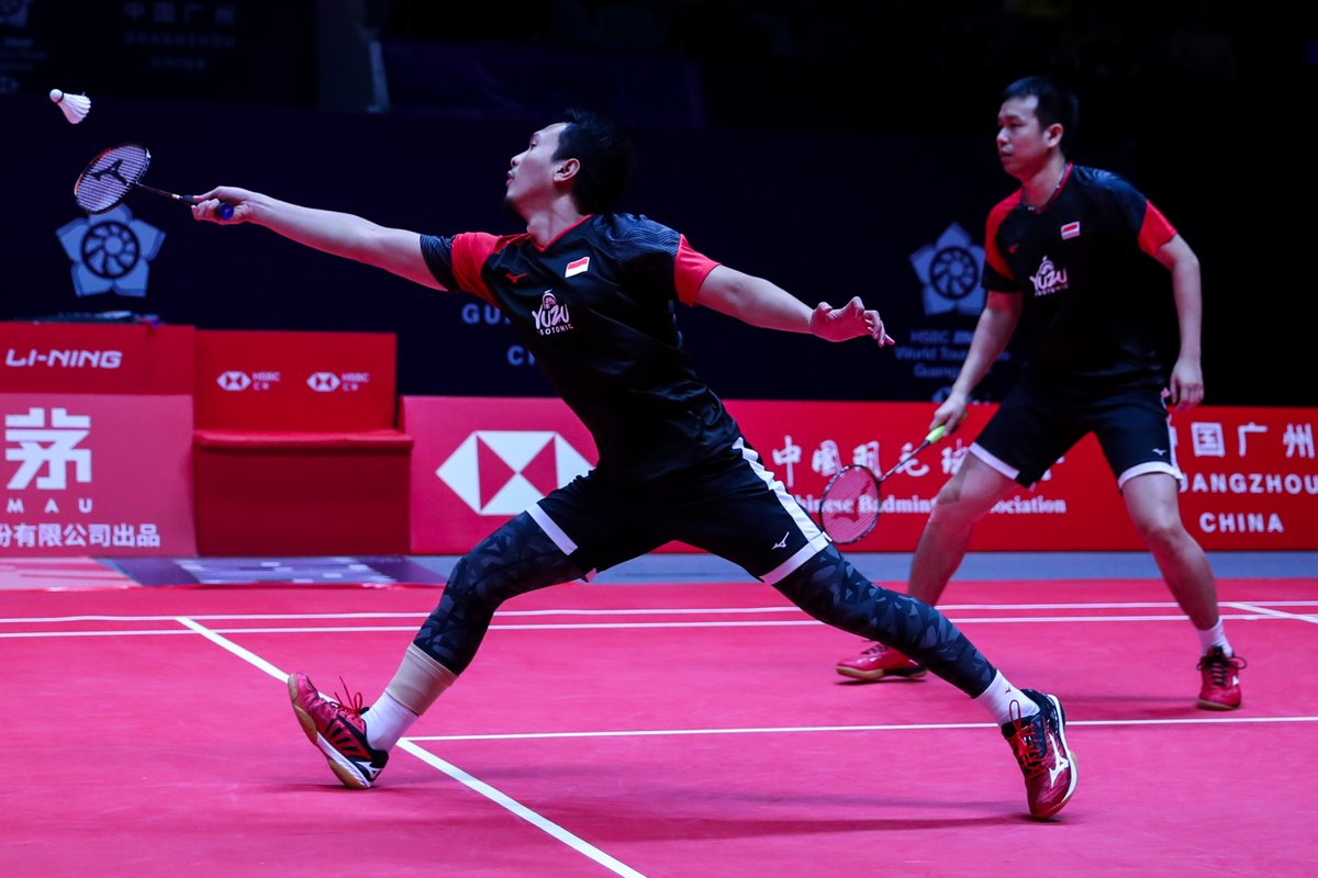 Di Rio, saya kira mereka sudah habis.

Ternyata 3 thn kemudian, mereka kembali datang utk menaklukkan turnamen2 terbesar dunia.

All England, Kejuaraan Dunia, dan #BWFWorldTourFinals2019 

Pemain yg tak hanya hebat di lapangan. Tetapi juga pria yang luar biasa di luar lapangan...