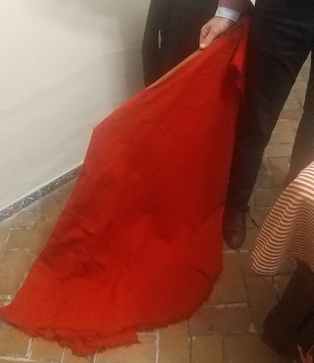 En Casa López, la conocida Venta taurina de Las Pajanosas, hemos tenido la suerte de coger y pulsear junto al novillero <a href="/danieldlff/">Daniel de la Fuente</a> una muleta de Rafael "El Gallo".