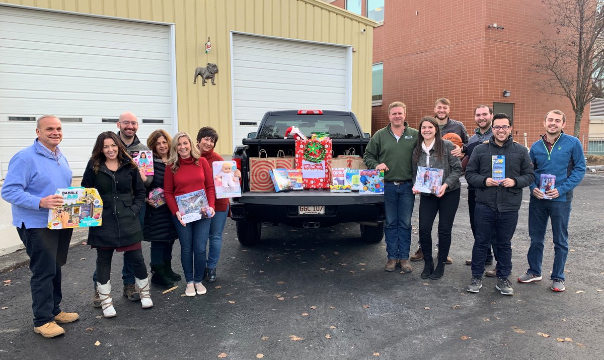ggreeneconst's tweet photo. Thank you to all who contributed to the Toys 4 Tots toy drive! We were able to drop off 82 new, unwrapped toys to the State Police Barracks in Brighton! 🎄🎁🎅 #ggreene #ToysforTots #MerryChristmas https://t.co/YRBbMq9NgL