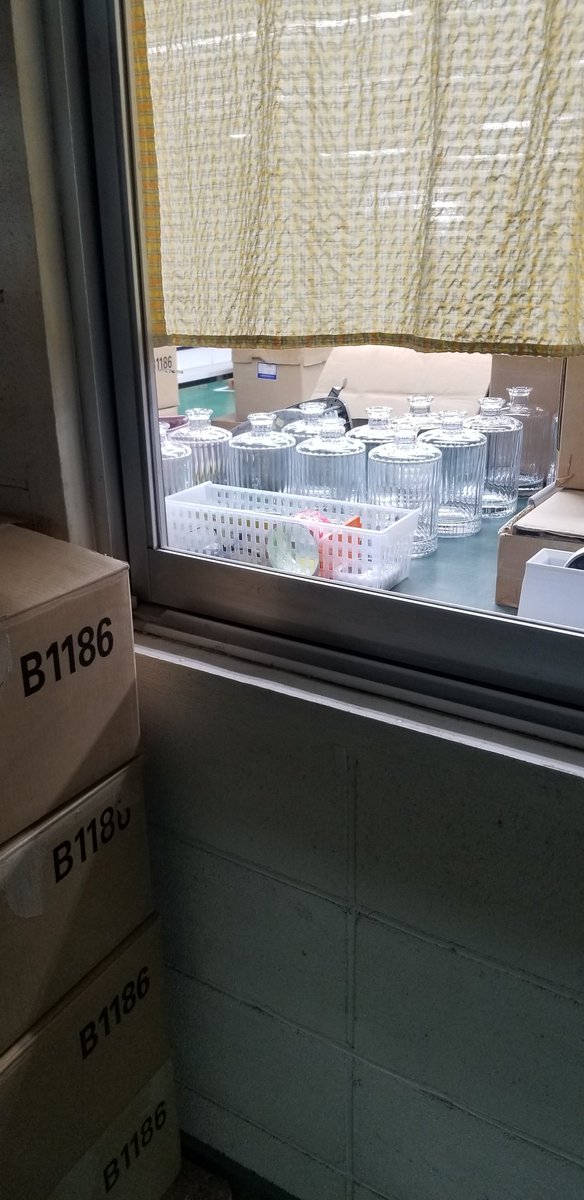 odekinger's tweet image. カガミクリスタル工場見学中に響30年のボトル発見！
ひっ響30年がこんなにいっぱい‥
興奮した！
中身はないのにね(笑)
#ウイスキー
#響
#響30年
#カガミクリスタル