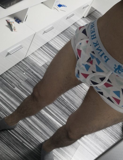 Who likes my bulge?
#horny #hornycock #erection #twink #bisexual #bicurious #gay #twink #follow #retweet