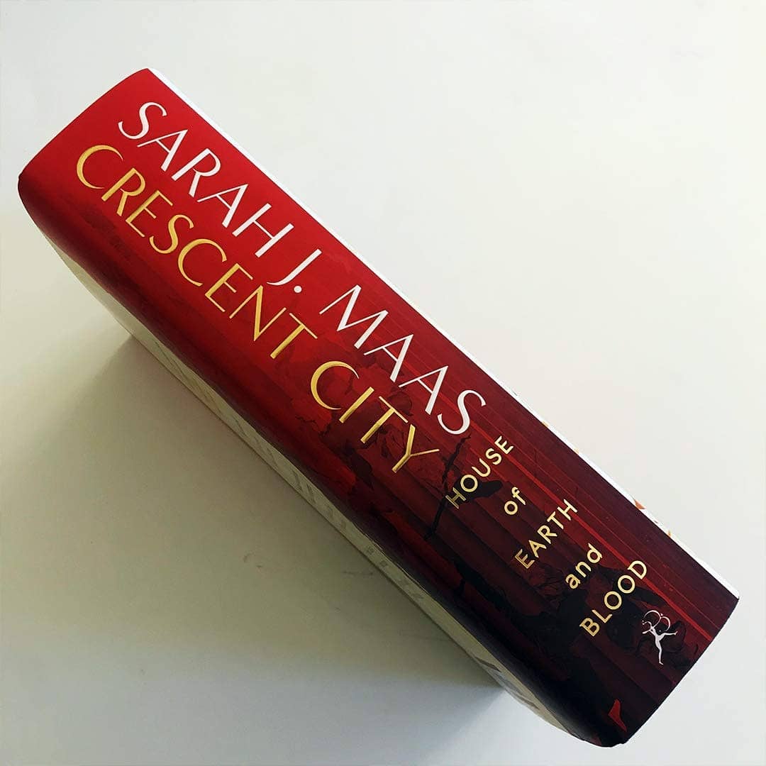 ThroneofGlassPH's tweet image. It's stunning! I'm ready to have Crescent City in my hands. 🌙