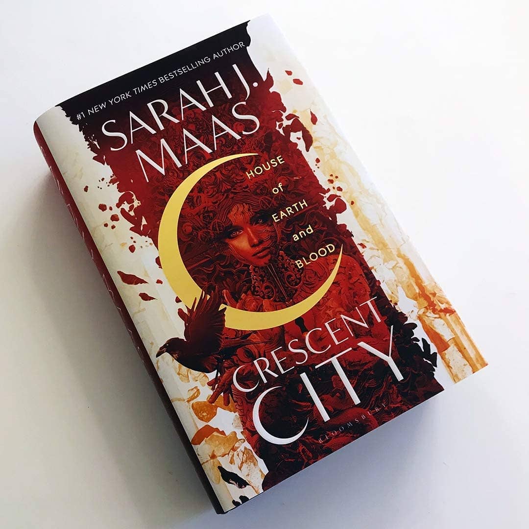 ThroneofGlassPH's tweet image. It's stunning! I'm ready to have Crescent City in my hands. 🌙