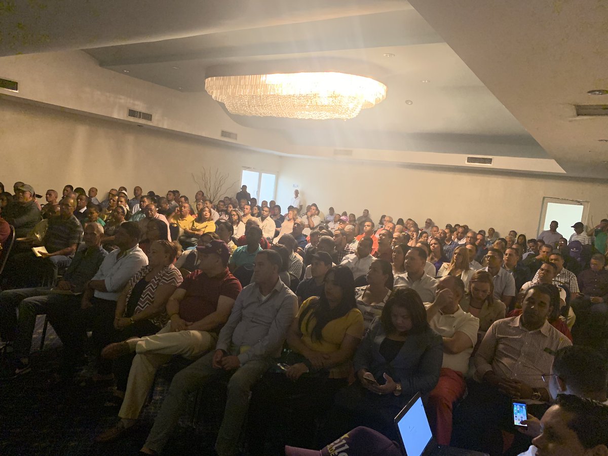 ferreras_carlos's tweet photo. #SecAsuntosElectoralesPLD dirigida por @dddiaz impartiendo el #PlanElectoral360 en #ValverdeMao para ganar en la 1/2 vuelta,con todos nuestros candidatos. Comisionados #JoséLosano #CarlosPrieto #Huasca y un servidor #CarlosFerreras #GonzaloPresidente2020 @FerrerasOficial https://t.co/ZdgvnLyMHA