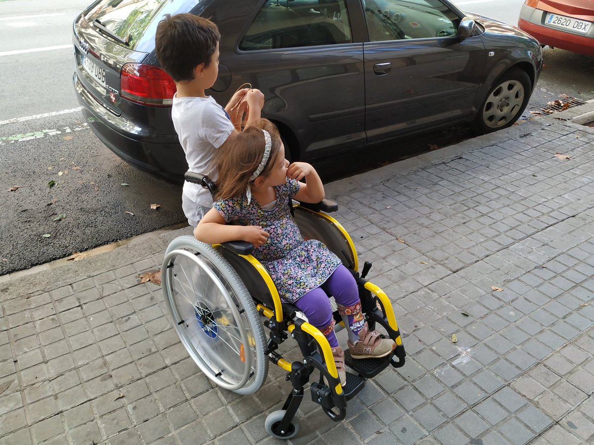 Quan et toca allò q ningú vol, quan et toca q la teva filla preciosa i estimada tingui una malaltia greu i una discapacitat la vida fa un gir. El q demano és fàcil: rampes i terres de cautxú als parcs.💜 M'ajudeu fent RTsisplau?
<a href="/AdaColau/">Ada Colau 💜🌈🔻</a> <a href="/BCN_Ecologia/">BCN_Ecologia</a> <a href="/elmonarac1/">El món a RAC1</a> <a href="/bcn_ajuntament/">Ajuntament de Barcelona</a>