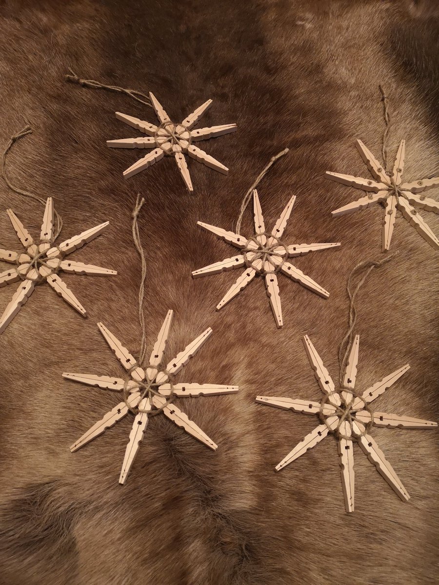 LauraDentArt's tweet image. Finally found time to make some new decorations for the tree out of old clothes pegs #feelingfestive #Christmas #christmasdecorations #handmadechristmas #SundayFunday