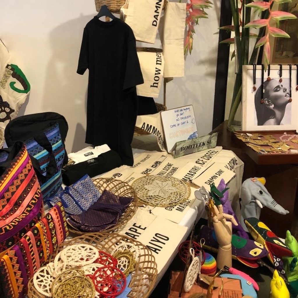 BooteekSL's tweet photo. So much love for @tropicoflinen for inviting us to be a part of their pop-up last Sunday ❤️ Also, a huge shoutout to our regular customers for dropping by 😊
#popup #christmasseason #socialenterprise #booteeksl #fairtrade #christmas #popupshop #ethicalfashion https://t.co/A9E4g9qWeb