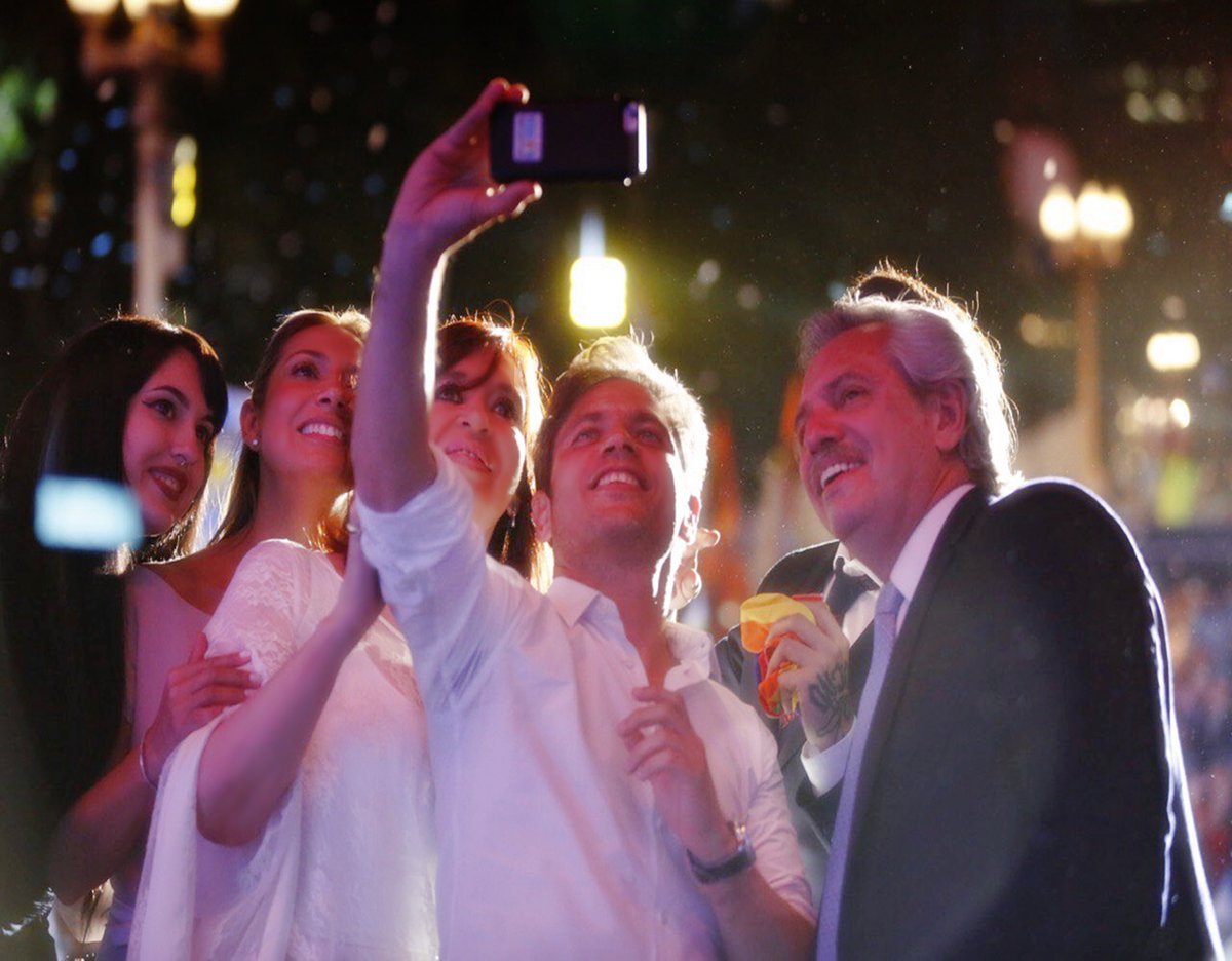 Submarino_pop's tweet image. Qué lindos son. Tenemos gobierno. La mayoría de Argentina apoya incondicionalmente las medidas adoptadas para seguir ampliando derechos para todos y todas, en especial a los que más lo necesitan. #EmpoderamientoPopular #YoNoSoyElCampo