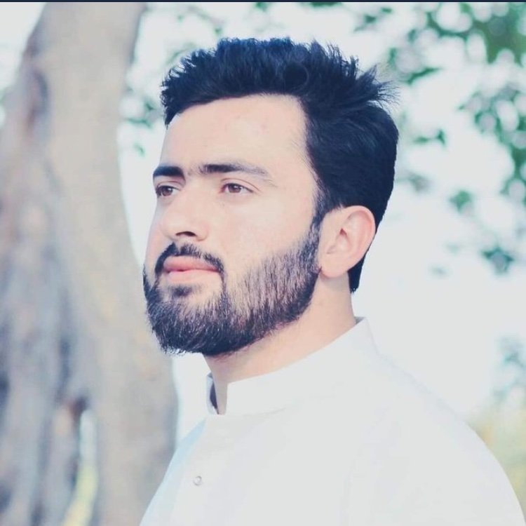 Musabkhawaja2's tweet photo. In order to ensure justice for brother Tufail, we demand immediate termination of rector iiui cause he’s the mastermind behind all the ethnic councils.
 #Terminate_RectorIIUI https://t.co/m6rFs7fdbU https://t.co/0V305lmWxm