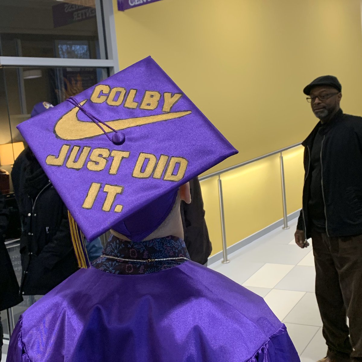 colbyjf_'s tweet photo. Yooo i really graduated 2 days ago 😅🤪🎓 #degreed 💰 https://t.co/chOMAKQAgX