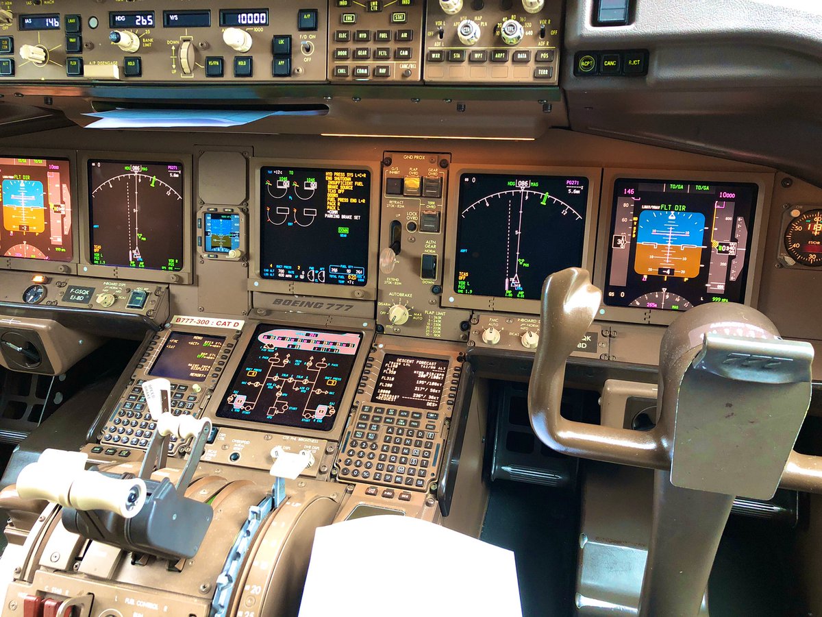 VHanrion's tweet photo. Mon bureau pour la journée. #Airfrance #AF054 https://t.co/nZ5xlEhUcB