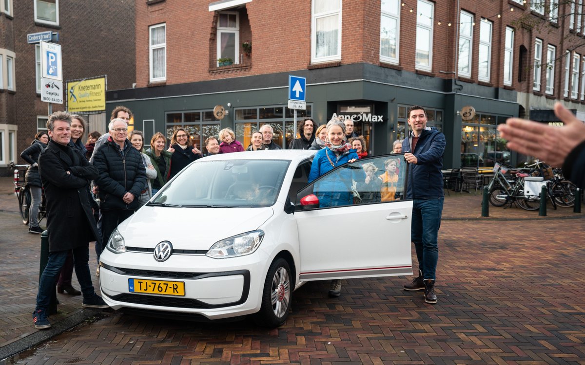 5 #deelauto's in de Bomenbuurt! 🚗🚙

In de #Bomenbuurt richtten 29 huishoudens samen een buurtcoöperatie op waarin zij 5 auto’s leasen. Zo heeft niet iedereen een eigen auto nodig. Dat scheelt ruimte én geld! 

Meer weten over deelauto's? 👉 bit.ly/2LMZvrS