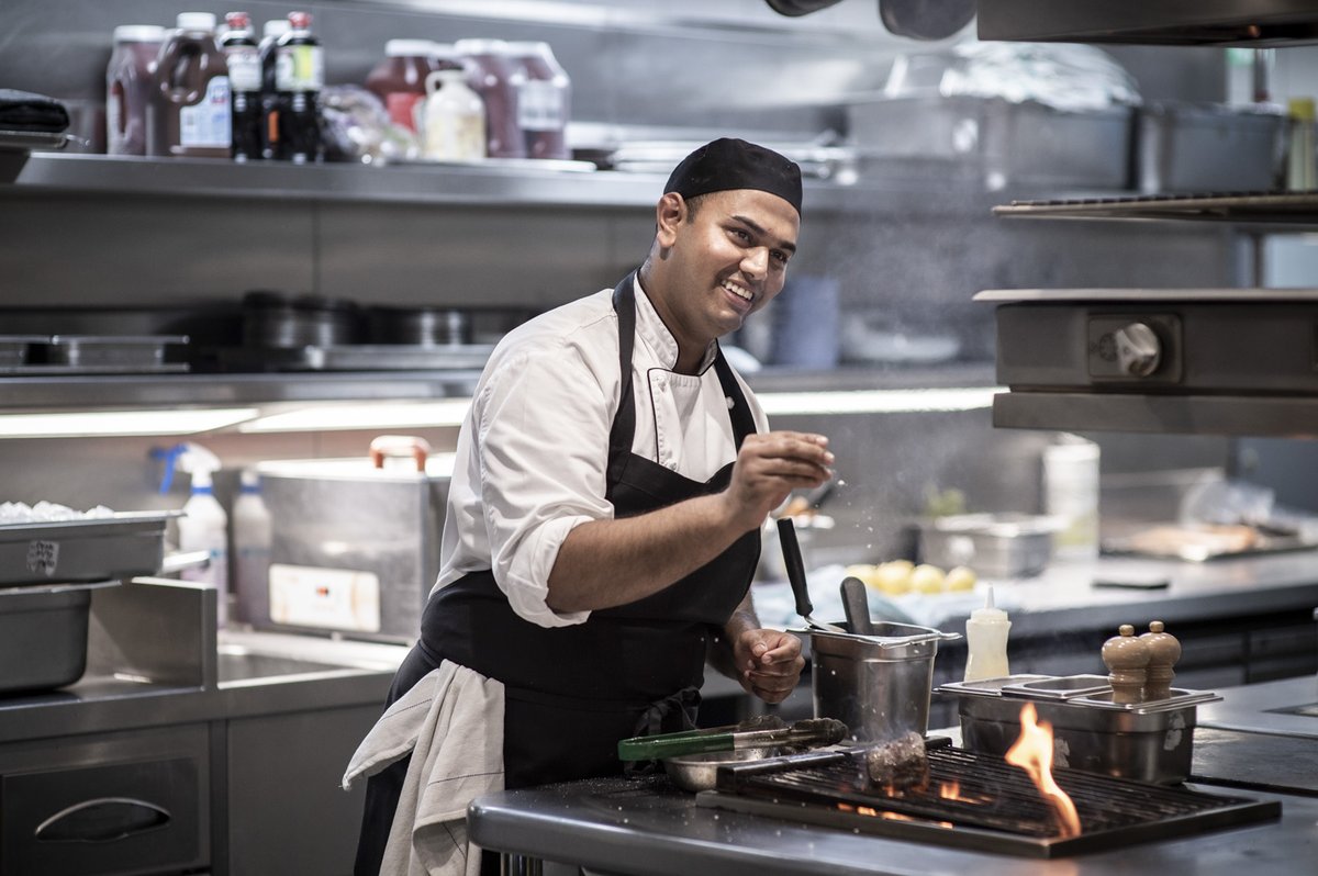 LLHCareers's tweet photo. Can you create food so tasty our guests will be secretly sweeping their finger across the plate?

Now is your time to be part of something extraordinary and join our 2AA Rosette Kitchen as a Senior Breakfast Chef!

#thelandmarklondon #careers #chef #applytoday https://t.co/MhYXOkjeSX