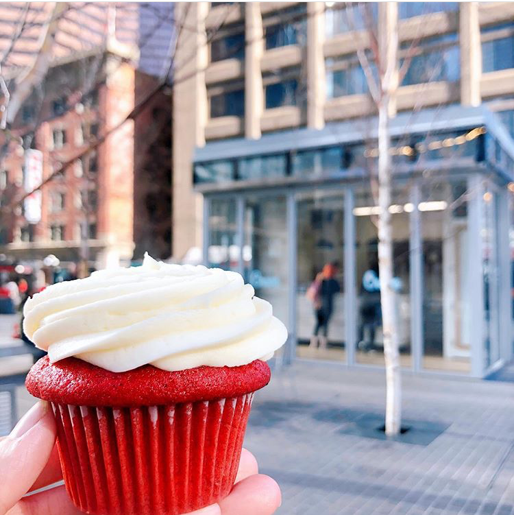 Red Velvet Cupcake <a href="/cravecupcakes/">cravecupcakes</a> 
📷 @road_of_flavours

 #yycfood #yyceats #yycbites #yycfoodie #yycrestaurants #yycnow #yycliving #yycdatenight #yychappyhour #yycspecials #calgaryfood 
#yycinfluencer #becausecalgary
#calgaryisbeautiful #cocktails #cupcakes