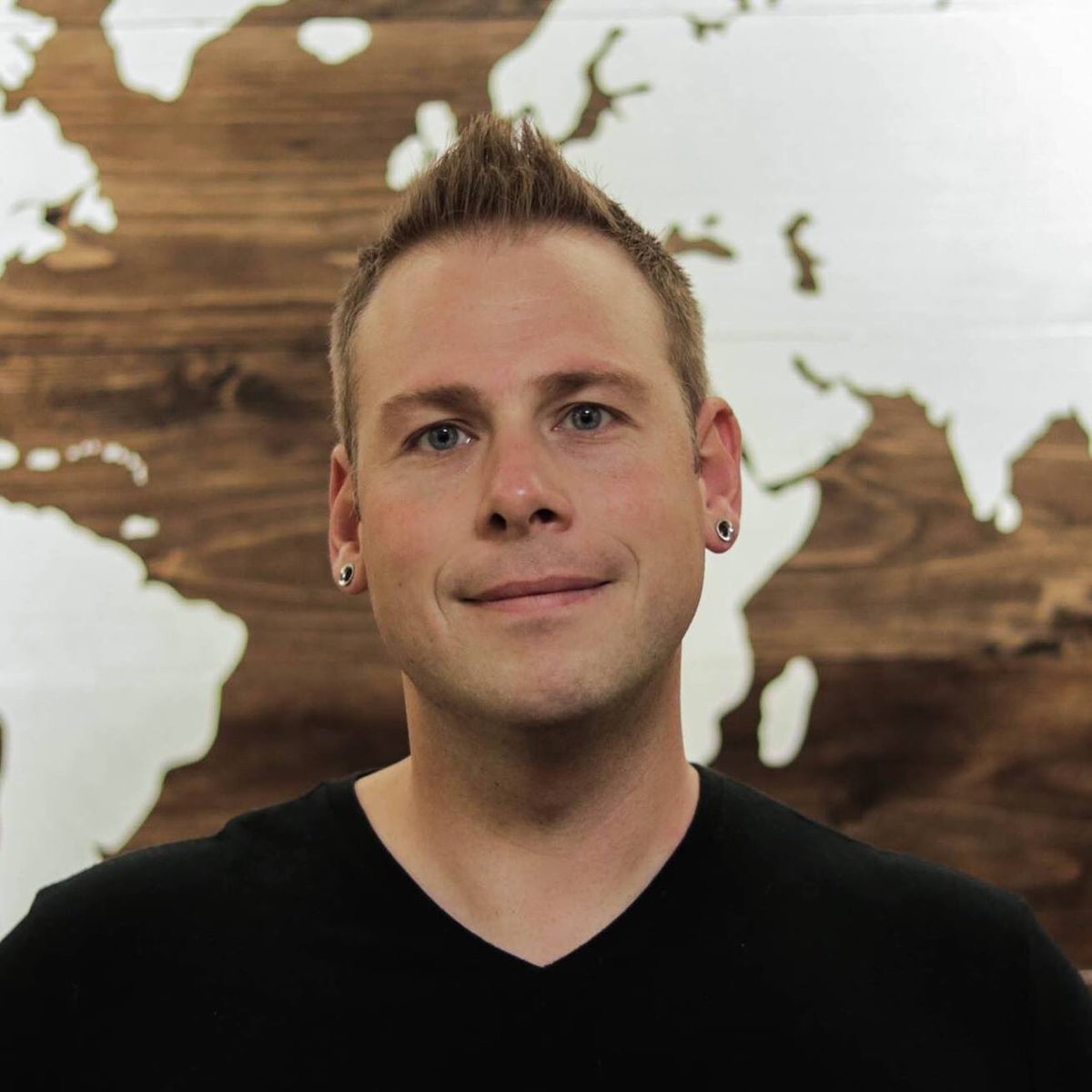 DestinyFam's tweet image. Today we welcome Garrett Lowe, Next Generation Pastor at Living Word Community Church in York PA. Garrett is a close friend to our Pastor and founder of Distance Mentor, helping people in ministry and the marketplace discover true calling and pursue it! 10am we love guests!