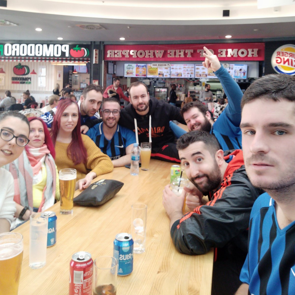 SportingdeP's tweet photo. Celebrando la victoria!! https://t.co/JfaHWSuzGm