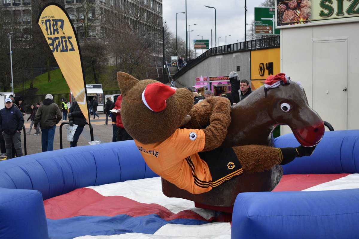 It’s rodeo time🤠

The <a href="/Wolves/">Wolves</a> Fanzone doesn’t disappoint...#WOLTOT