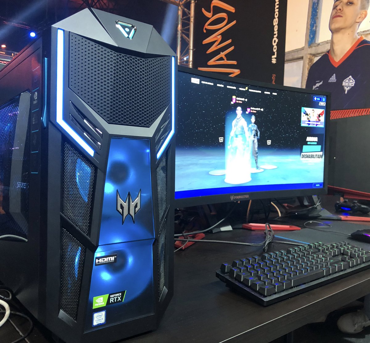 TeamHeretics's tweet photo. El evento de Star Wars de Fortnite, mejor en un monitor de 35” y este bicharraco de Predator.
Lo mejor de @ES_Acer está en nuestra arena gaming 💪 https://t.co/AB6AeNeH3K